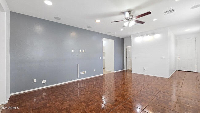 Foto del edificio - 8012 S 70th Dr