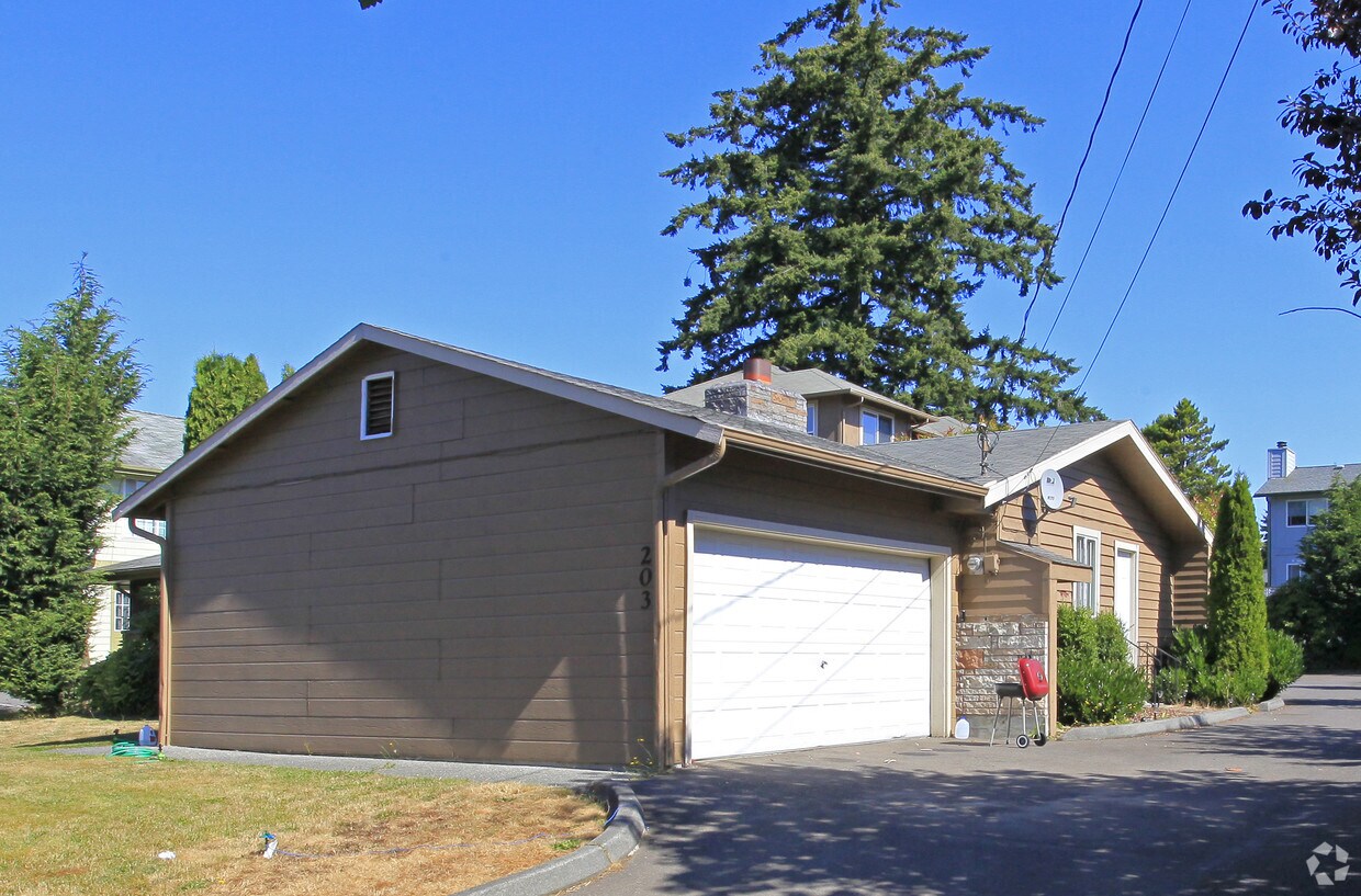 Building Photo - 203 Dorn Ave