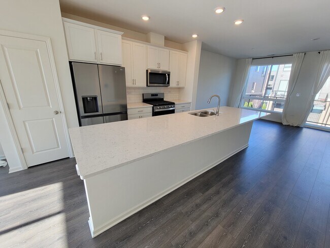 Foto del edificio - 1270 Lakepointe Dr