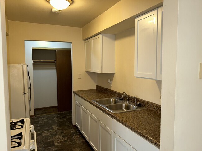 Building Photo - 5143 N 76th St