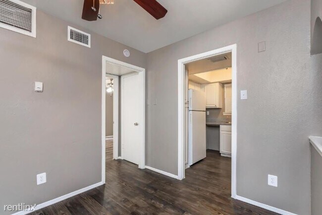 Building Photo - 2 br, 2 bath Apartment - 2625 Community Dr