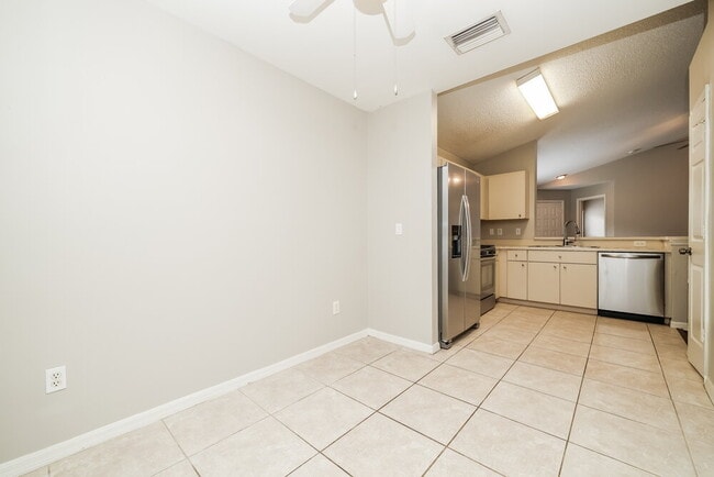 Building Photo - 6713 Summer Cove Dr