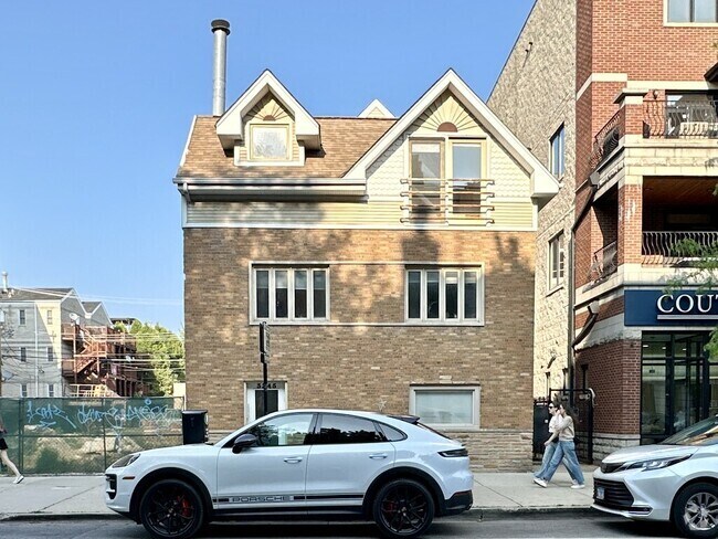 Building Photo - 3345 N Southport Ave