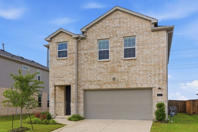 Foto del edificio - "Open-Concept 4-Bedroom, 2.5-Bath with Designer Finishes and Peaceful Greenbelt Views!"