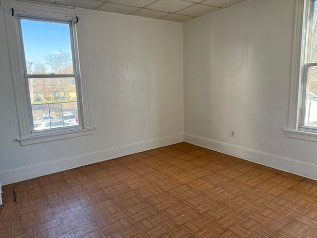 Building Photo - 115 Britannia St