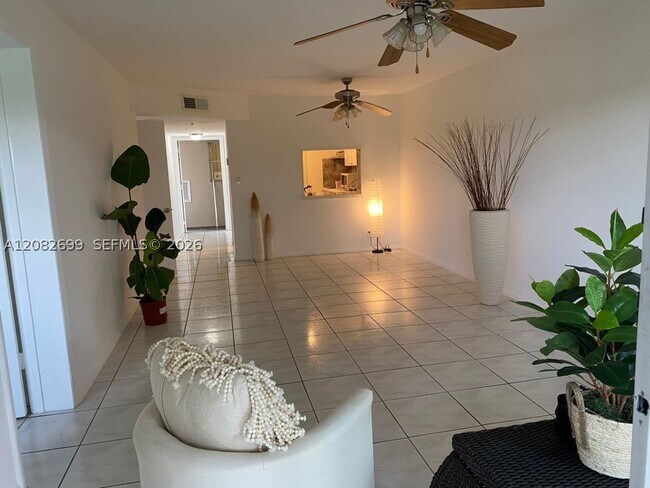 Foto del edificio - 7831 N Colony Cir
