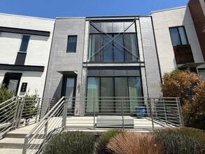 Building Photo - 488 Garden St
