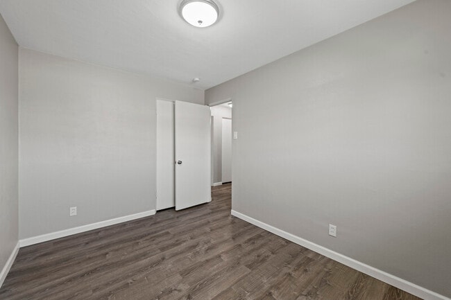 Building Photo - 3892-98 Brittany Circle - 3894