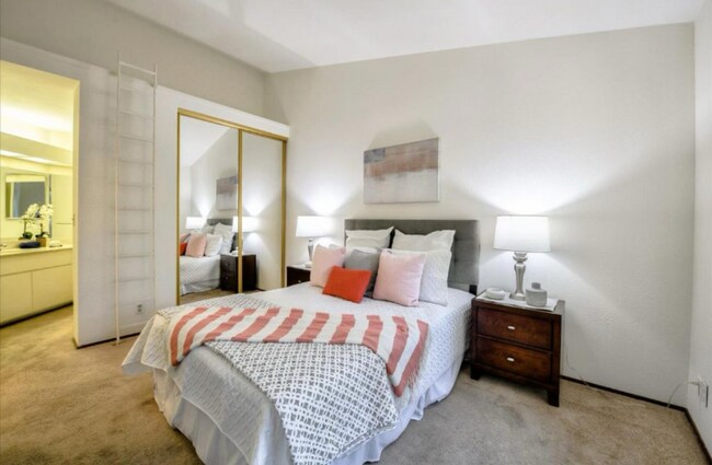 Foto del edificio - 1038 Cedar Gables Dr
