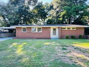 Building Photo - 714 Karen Rd