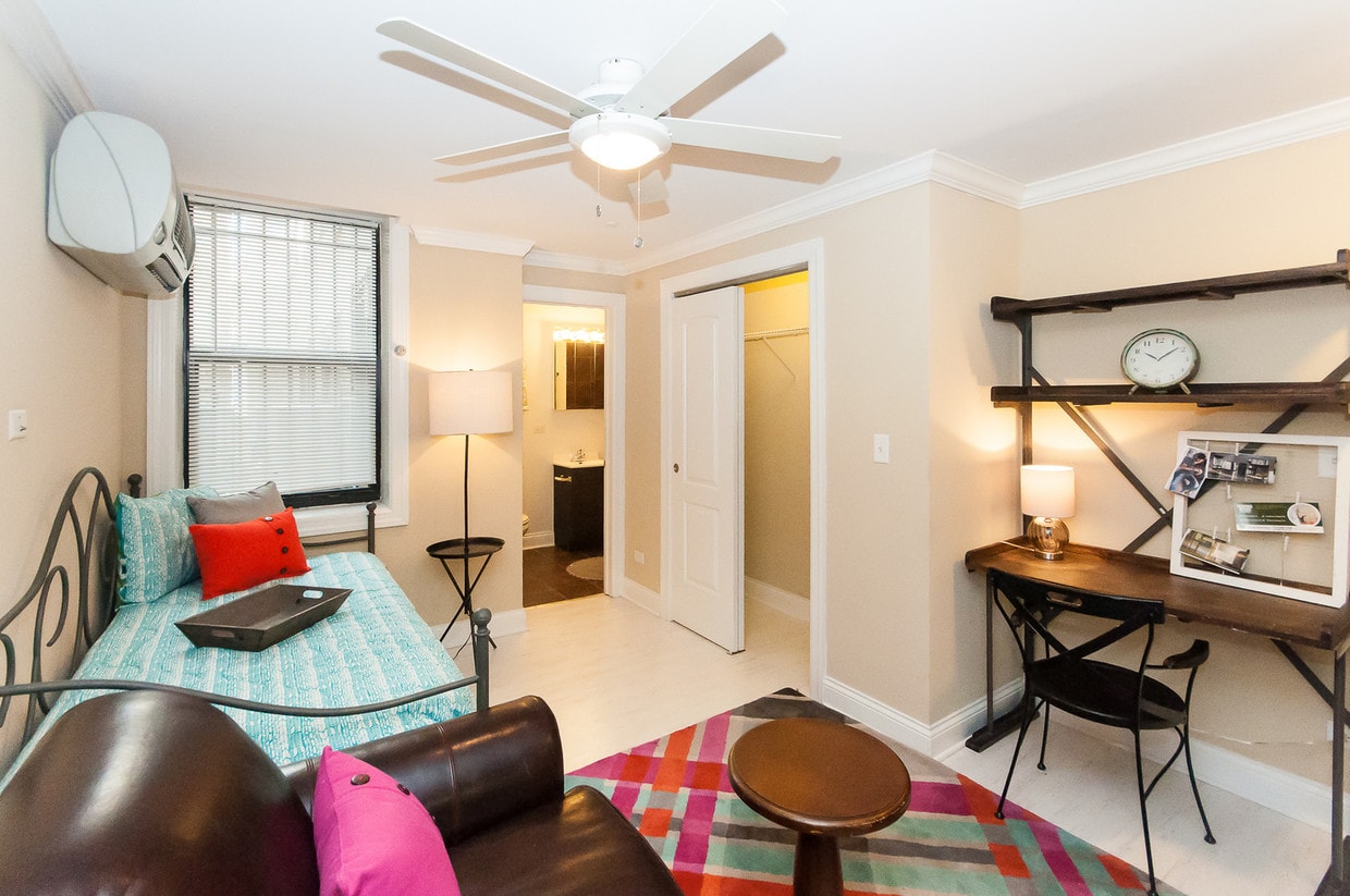 3834 N Sheffield Apartments Chicago, IL