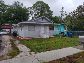 Building Photo - 705 Vine Ave