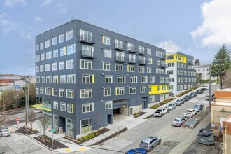 Building Photo - Hilite
