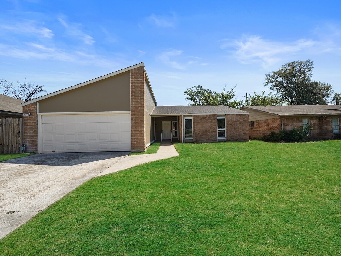 Foto principal - 6214 Skyview Dr
