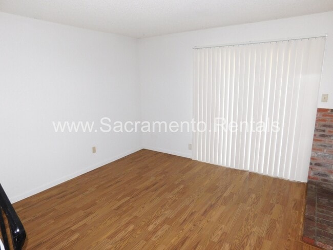 Foto del edificio - Foothill Farms 2bd/1.5ba Condo in Gated Co...
