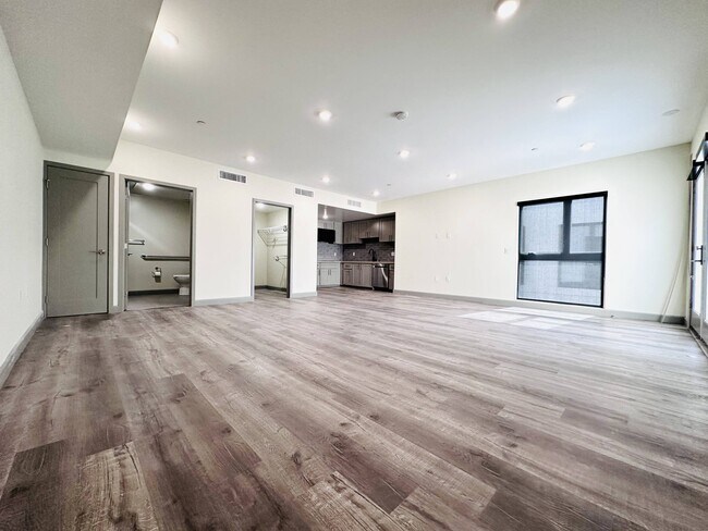 Interior Photo - Lido Apartments - 1532 Brockton Ave