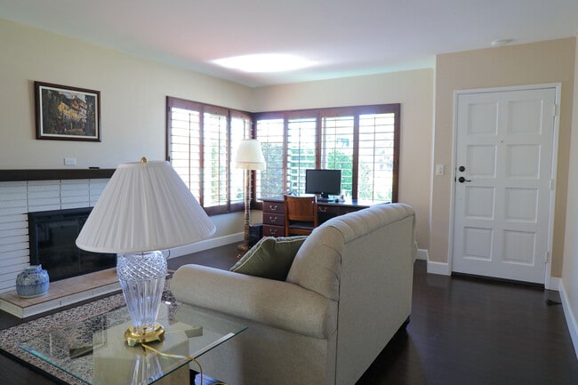 Building Photo - 115 W Avenida Cordoba