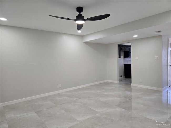 Building Photo - 13 Tori Ln