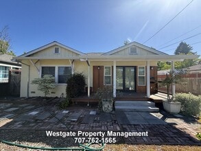 Building Photo - 220 Payran St