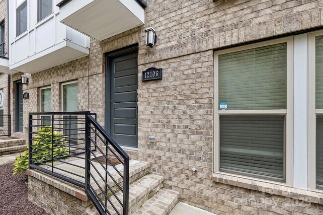 Foto del edificio - 12106 Brooklyn Ave