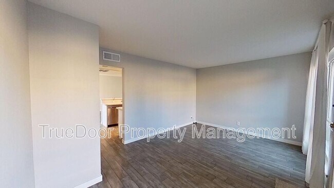 Foto del edificio - 10461 College Dr