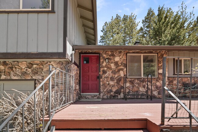 Foto del edificio - 383 Catalina Rd