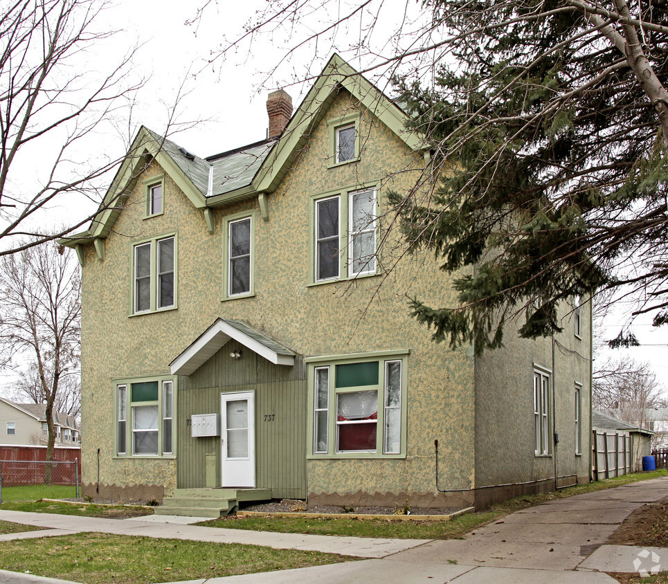Primary Photo - 739 Stewart Ave
