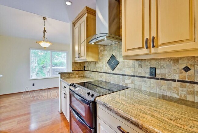 Foto del edificio - 905 W Middlefield Rd