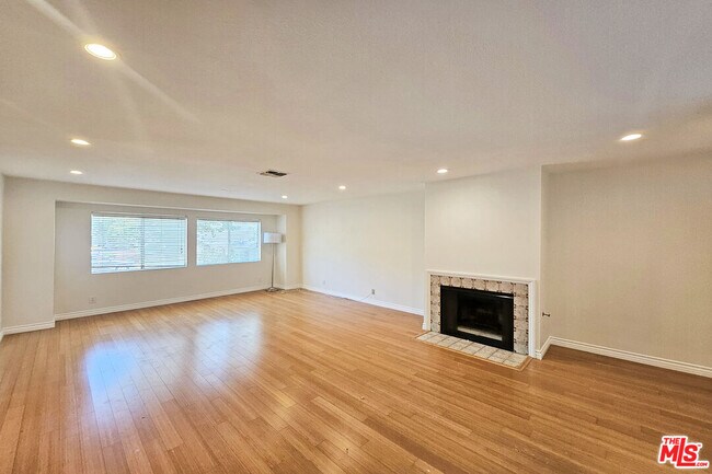 Foto del edificio - 1454 E Orange Grove Blvd