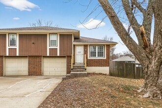 Building Photo - 1802 SW Sunset St