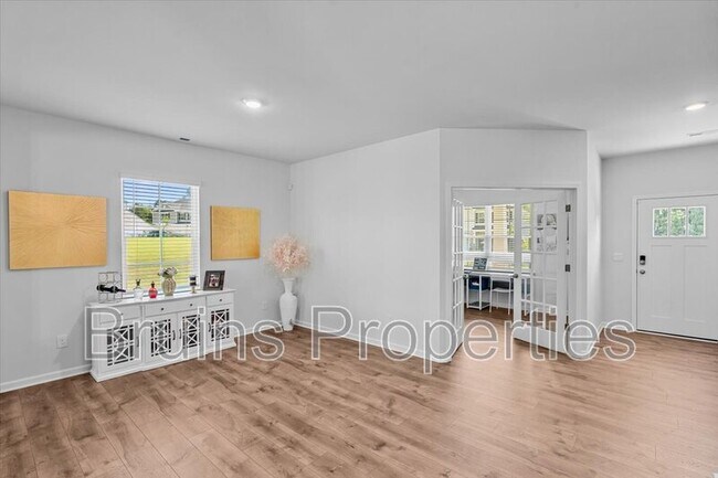 Building Photo - 349 Willowbrooke Way