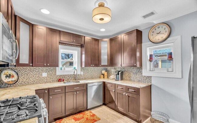 Foto del edificio - 1102 Fifth Ave