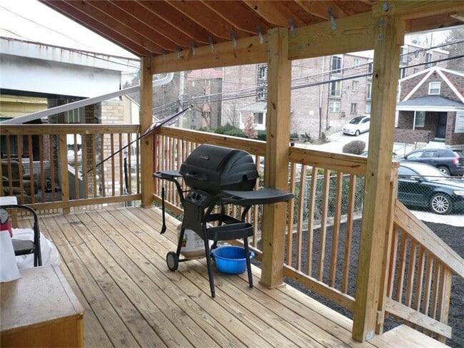 Photo - 154 Robinson St House