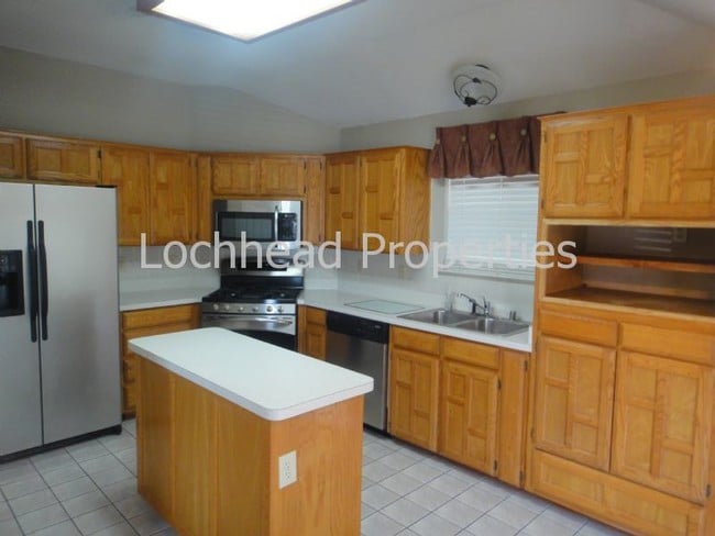 Building Photo - 5107 Lee Hutson Ln