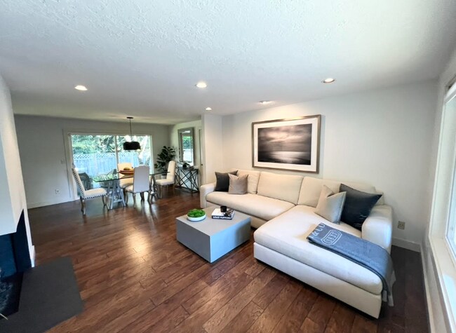 Foto del edificio - 4749 Firwood Rd