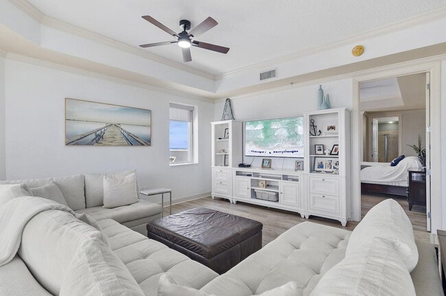 Building Photo - 725 Gulf Shore Dr