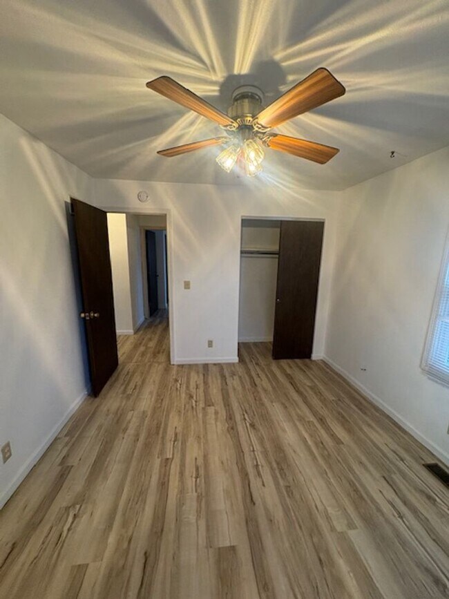 Foto del edificio - 737-737 E Gift Ave