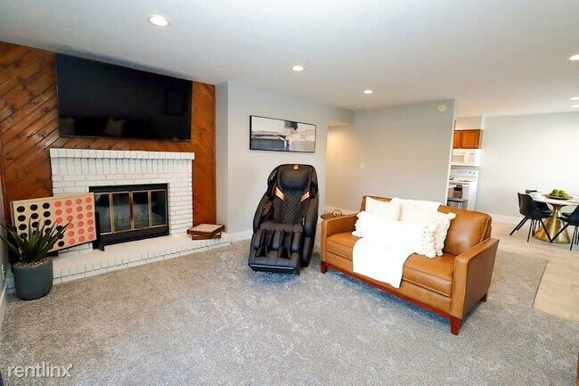 Building Photo - 4 br, 2 bath House - 611 Elmwood Avenue