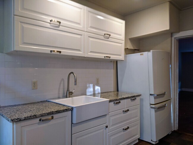 Building Photo - 3885 Manor St