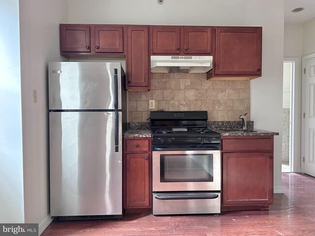 Building Photo - 118 S 12th St