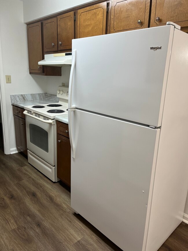 Kitchen - 608 Bison Ln