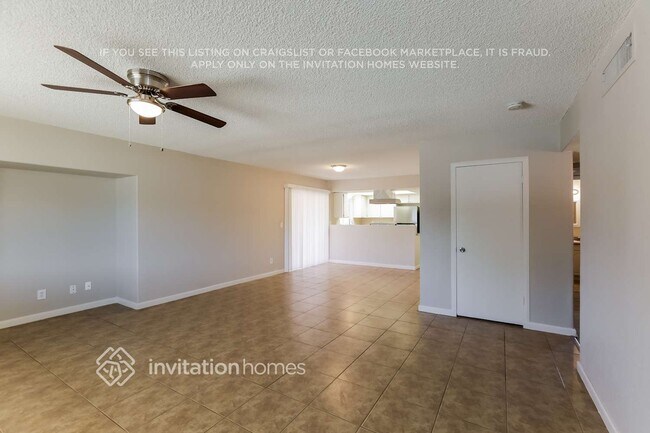 Building Photo - 8202 W Sells Dr