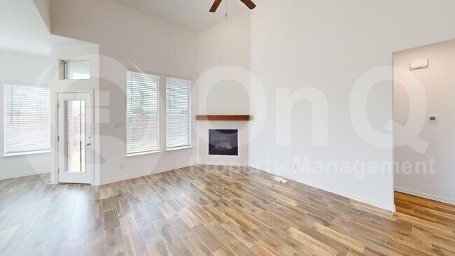 Foto del edificio - 7324 Black Cherry Ln