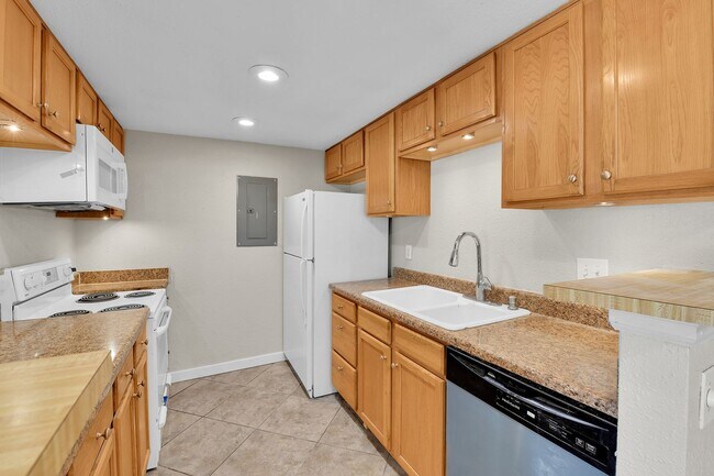 Photo - Ground Level 3BD/2BA Condo in great location, no stairs!