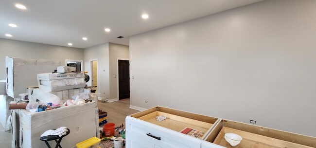 Building Photo - 2552 S Central Park Ave