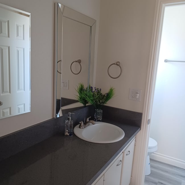 Foto del edificio - 4901 Heil Ave