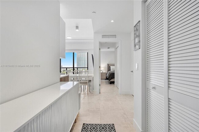 Foto del edificio - 239 SW 9th St