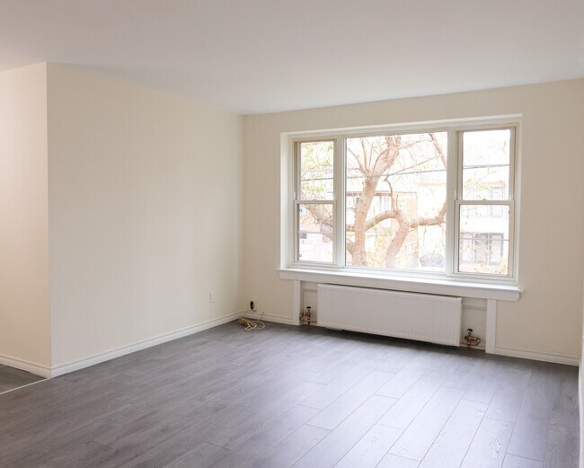 Photo du bâtiment - Montgomery Apartments