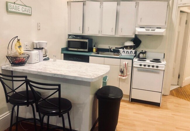 Building Photo - 481 Beacon St
