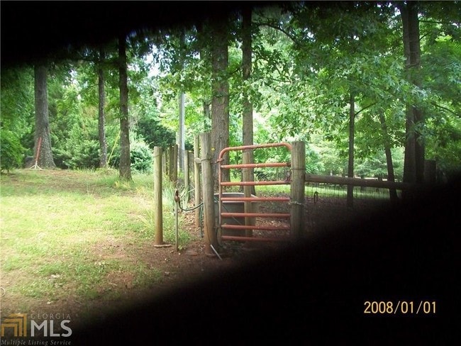 Building Photo - 126 Lakes Dr